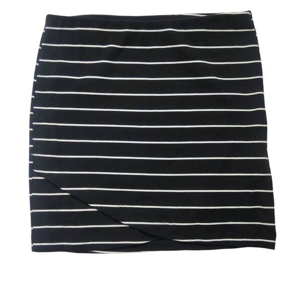SO Women's Size XL Black White Striped Pull on Wrap Mini Skirt - Picture 1 of 4